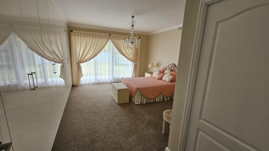 4 Bedroom Property for Sale in Constantia Western Cape